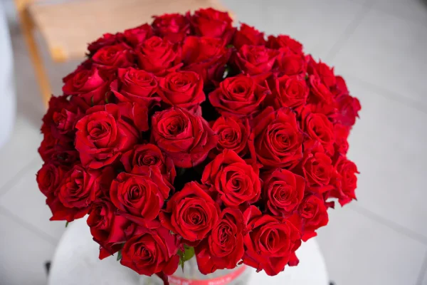 Red Roses in A Vase - Image 5