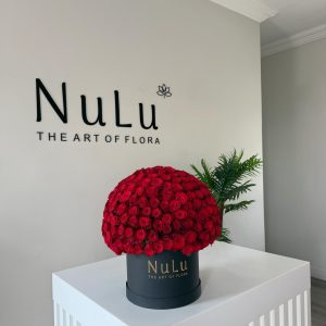 250 Red or White Roses in A Box