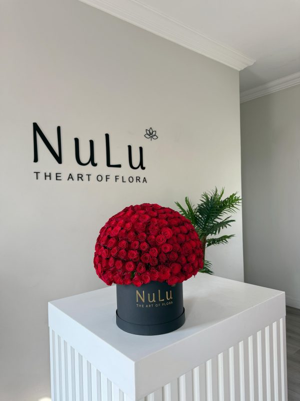 250 Red or White Roses in A Box